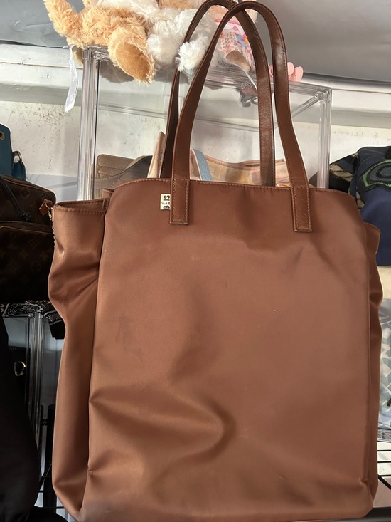 BEIS Handbags - Beis The Commuter Tote 
in Maple